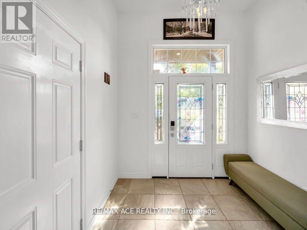 160 Kemp Crescent E, Guelph, Ontario  N1E 0K1 - Photo 4 - X12524454