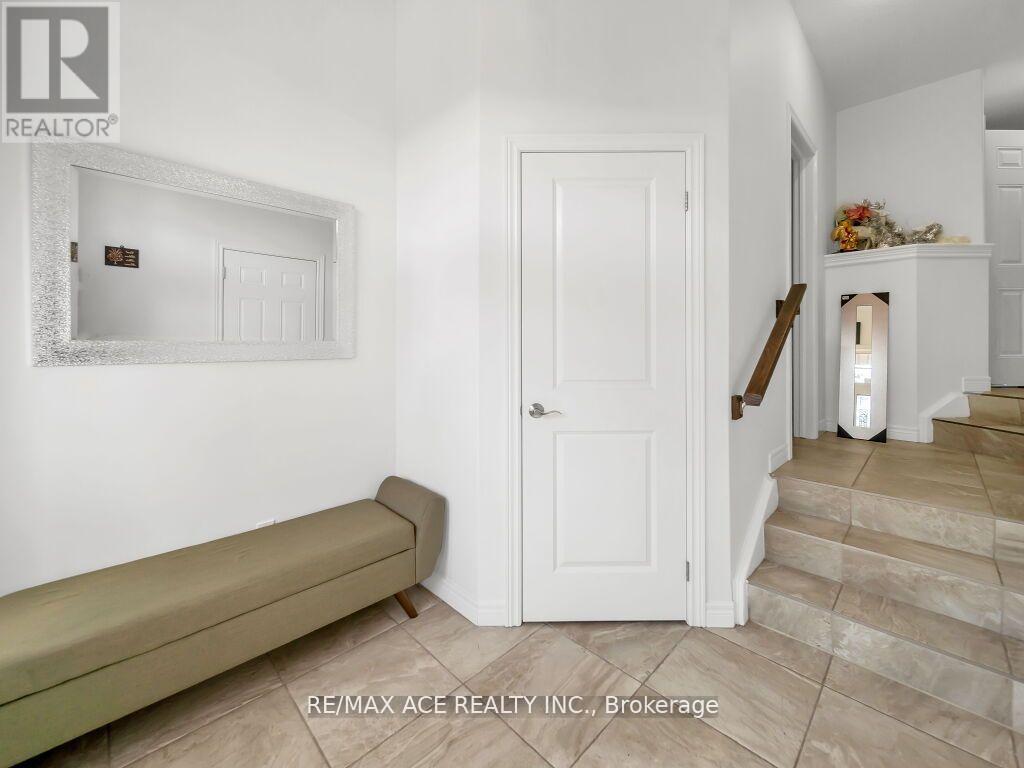 160 Kemp Crescent E, Guelph, Ontario  N1E 0K1 - Photo 5 - X12524454