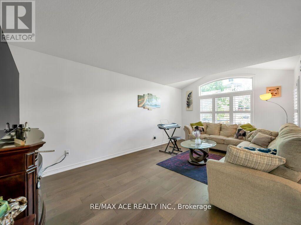 160 Kemp Crescent E, Guelph, Ontario  N1E 0K1 - Photo 6 - X12524454