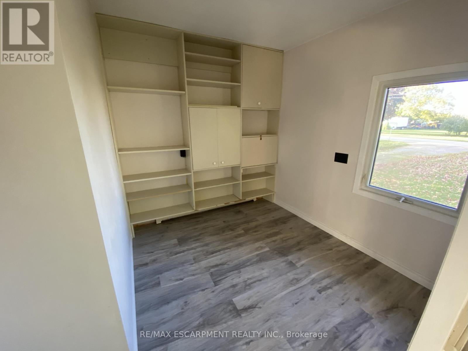 5220 Greenlane Road, Lincoln, Ontario L0R 1B3 - Photo 10 - X12524472