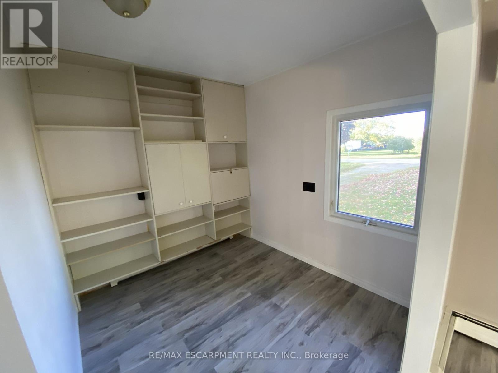 5220 Greenlane Road, Lincoln, Ontario L0R 1B3 - Photo 11 - X12524472