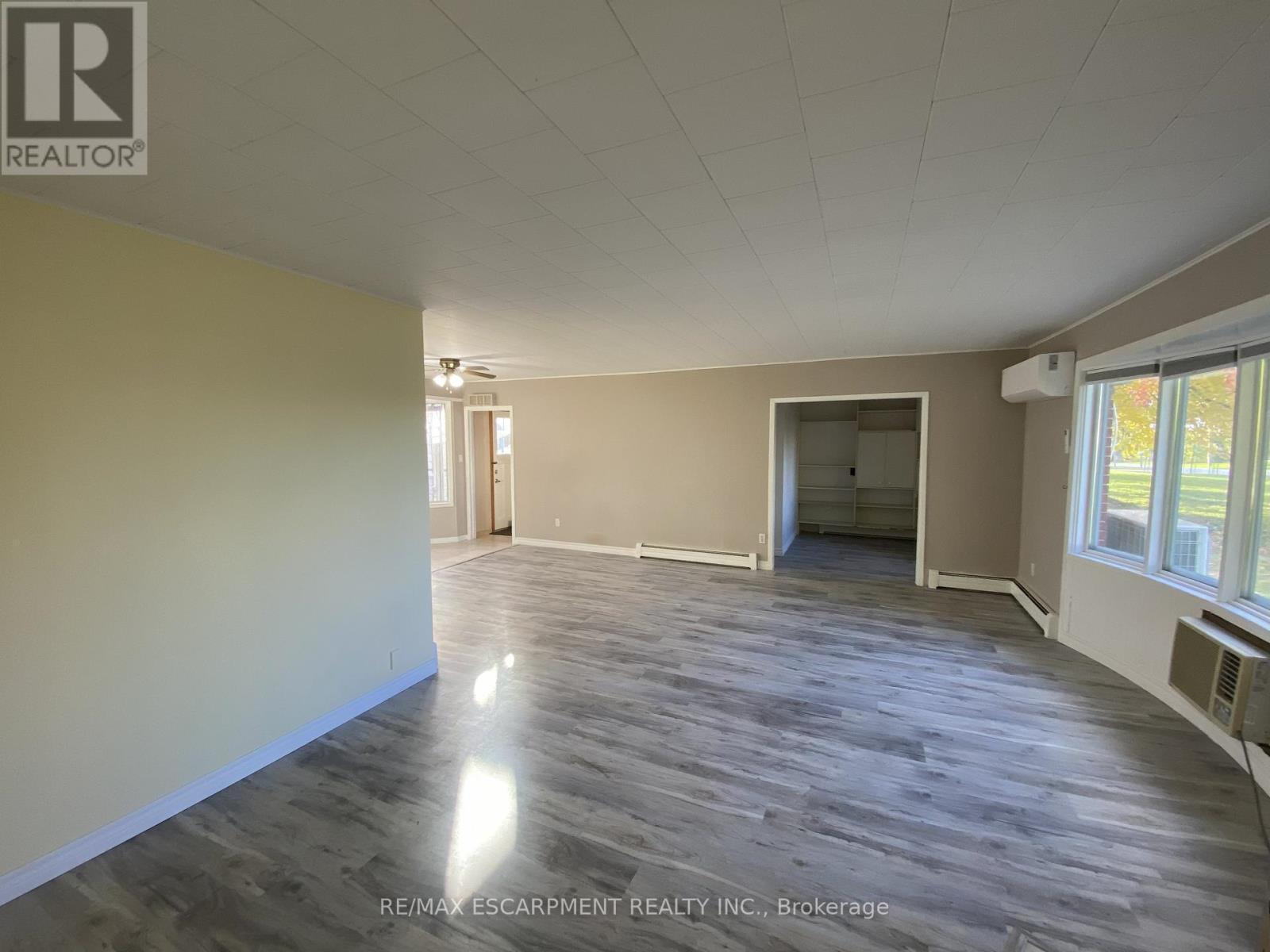 5220 Greenlane Road, Lincoln, Ontario L0R 1B3 - Photo 9 - X12524472