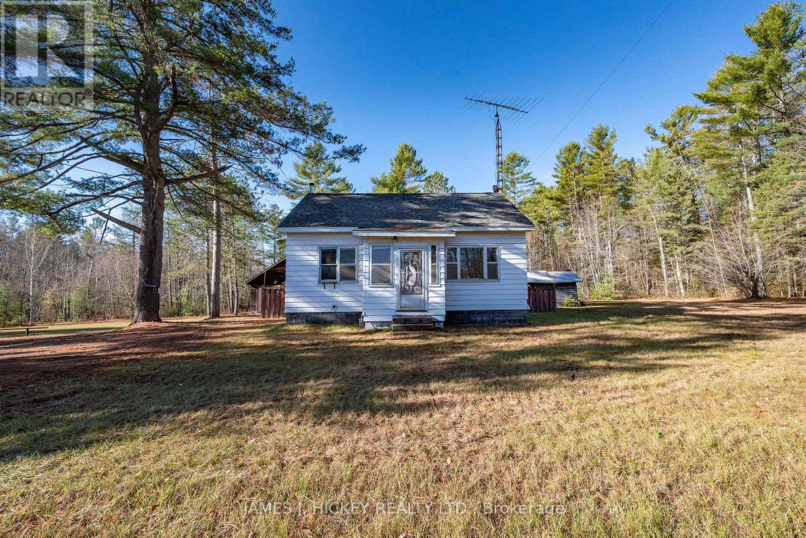 32359 Hwy 17 Highway, Laurentian Hills, Ontario K0J 1P0 - Photo 2 - X12524560