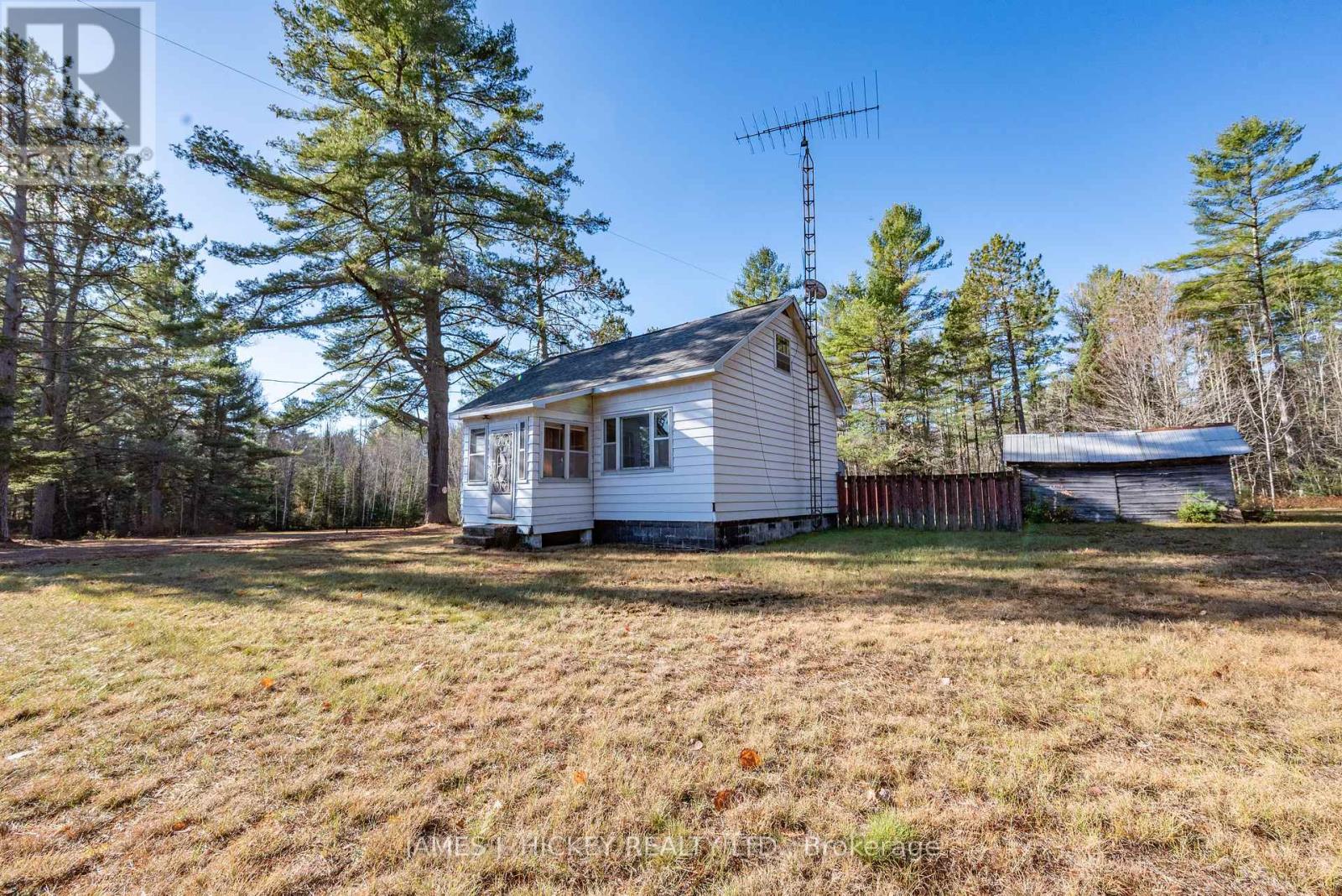 32359 Hwy 17 Highway, Laurentian Hills, Ontario K0J 1P0 - Photo 3 - X12524560