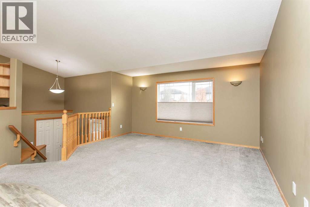 24 Lanterman Close, Red Deer, Alberta  T4R 3K3 - Photo 3 - A2269242