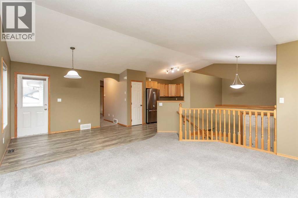 24 Lanterman Close, Red Deer, Alberta  T4R 3K3 - Photo 4 - A2269242