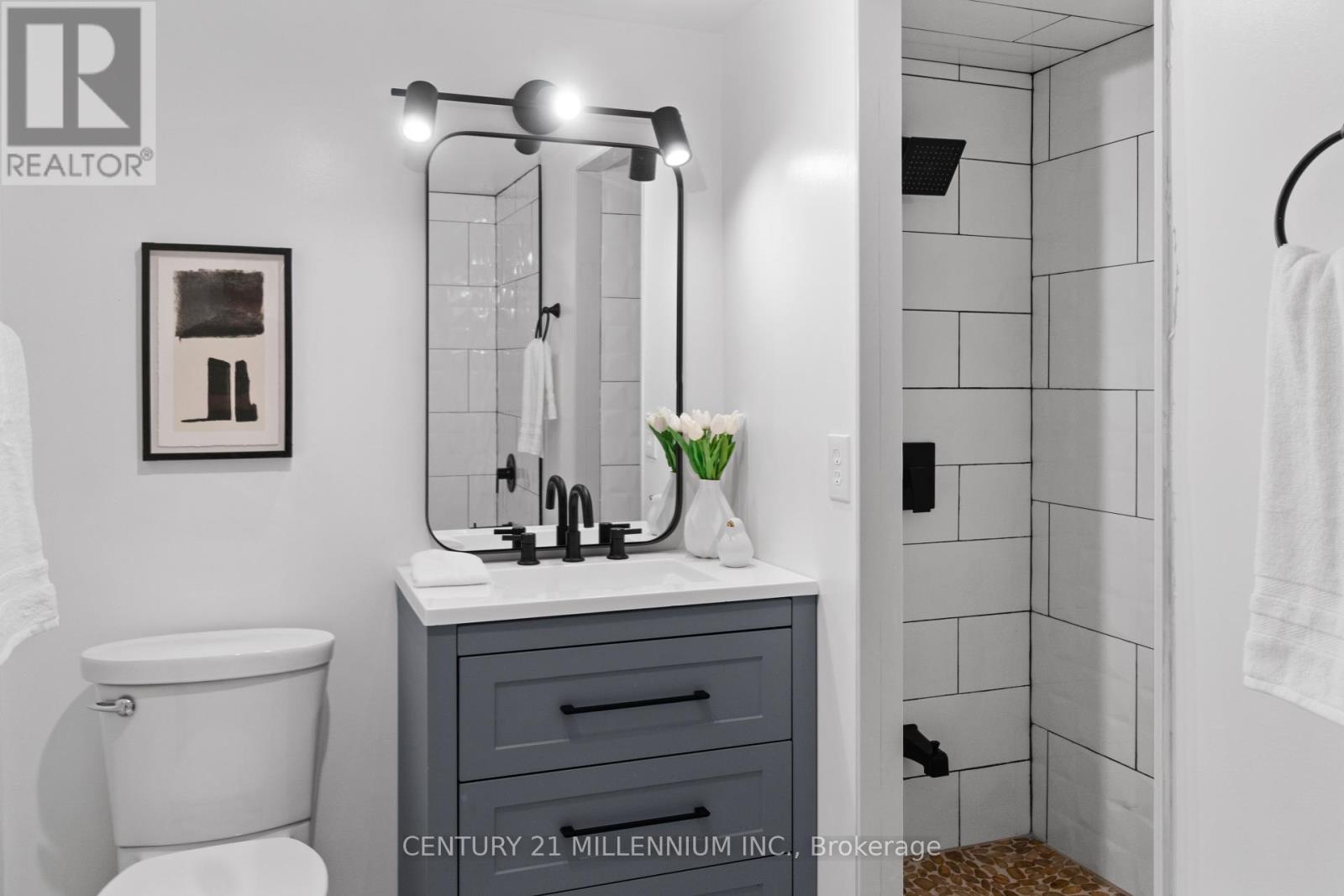 401 - 5 Lisa Street, Brampton, Ontario L6T 4T4 - Photo 4 - W12524526