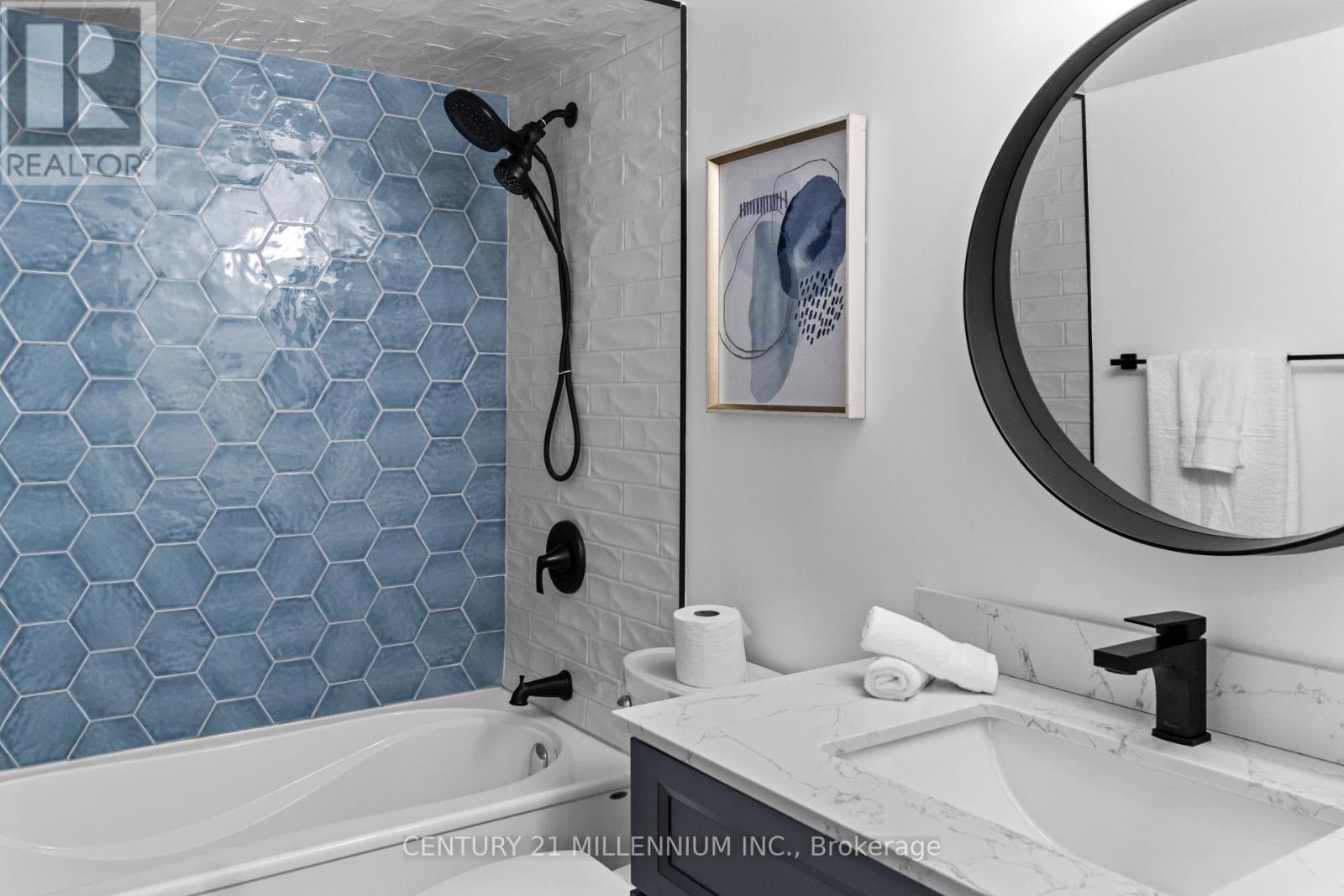 401 - 5 Lisa Street, Brampton, Ontario L6T 4T4 - Photo 5 - W12524526