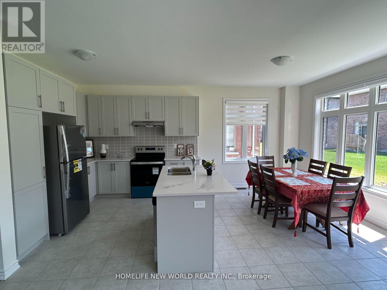 21 Garrett Styles Drive, Georgina, Ontario  L4P 0J1 - Photo 5 - N12524530