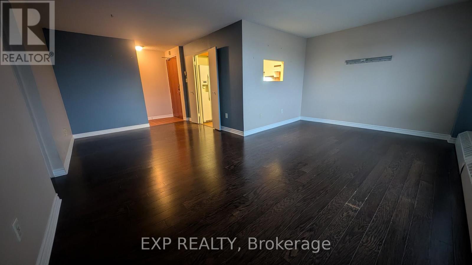 518 - 20 Chesterton Drive, Ottawa, Ontario K2E 6Z7 - Photo 2 - X12416324