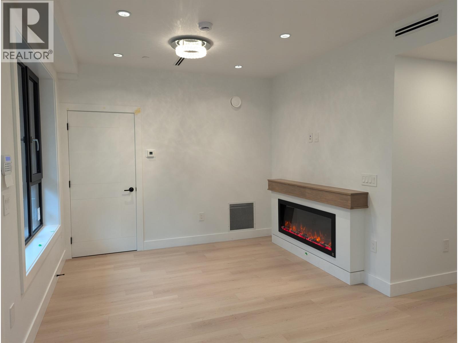 2 262 E 65th Avenue, Vancouver, British Columbia  V5X 2P4 - Photo 3 - R3065510