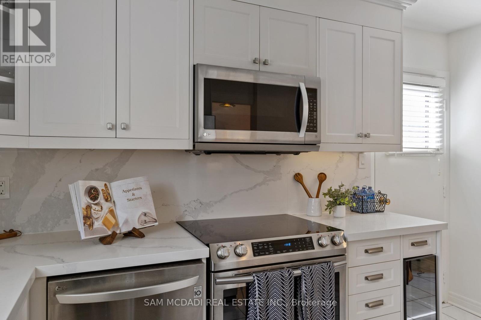 44 Madrid Crescent, Brampton, Ontario  L6S 2X4 - Photo 11 - W12524544