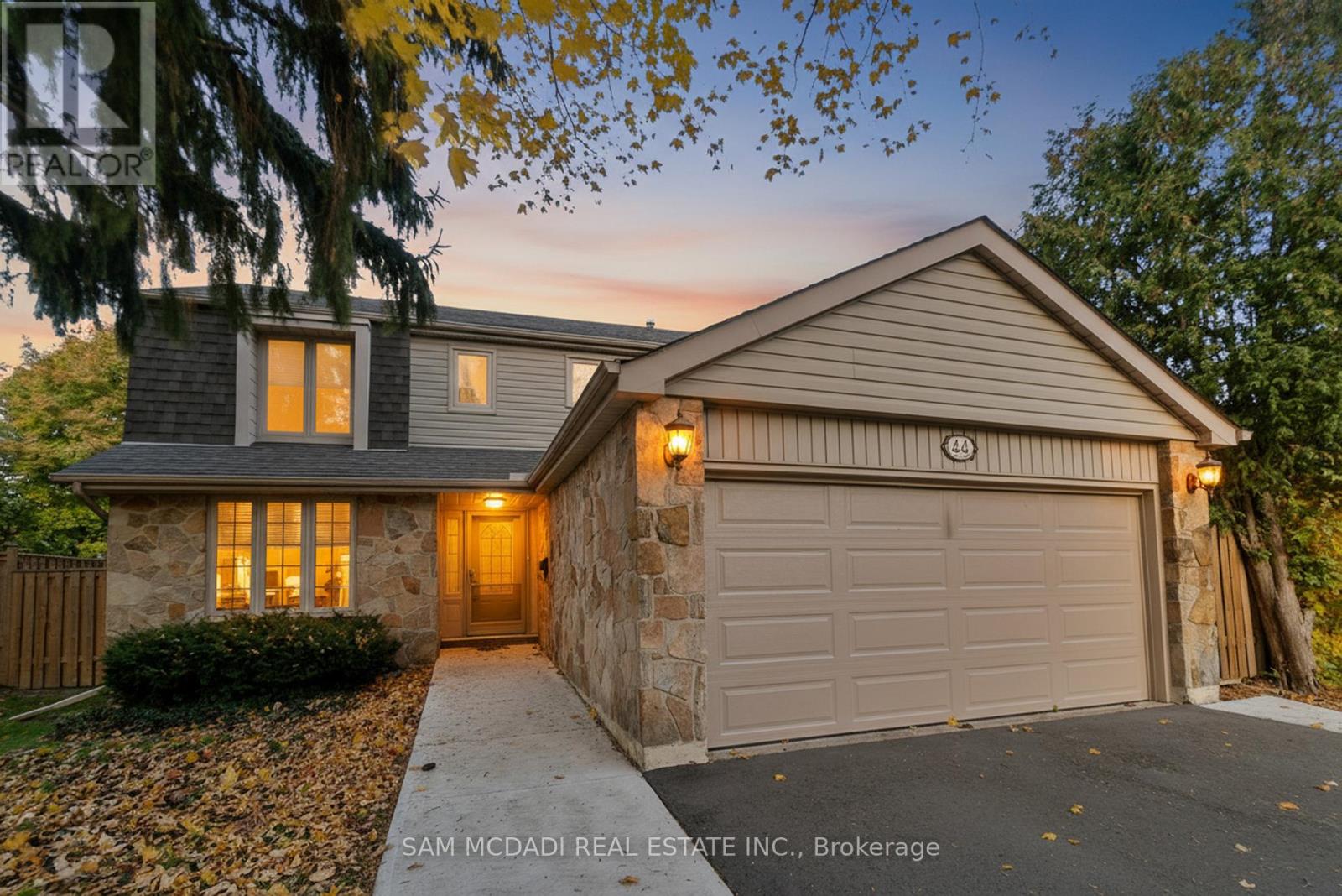 44 Madrid Crescent, Brampton, Ontario  L6S 2X4 - Photo 5 - W12524544