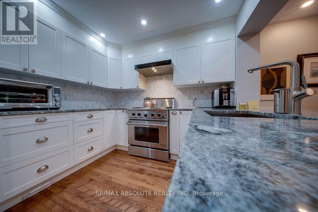 37 Randall James Drive, Ottawa, Ontario  K2S 1L9 - Photo 6 - X12524630