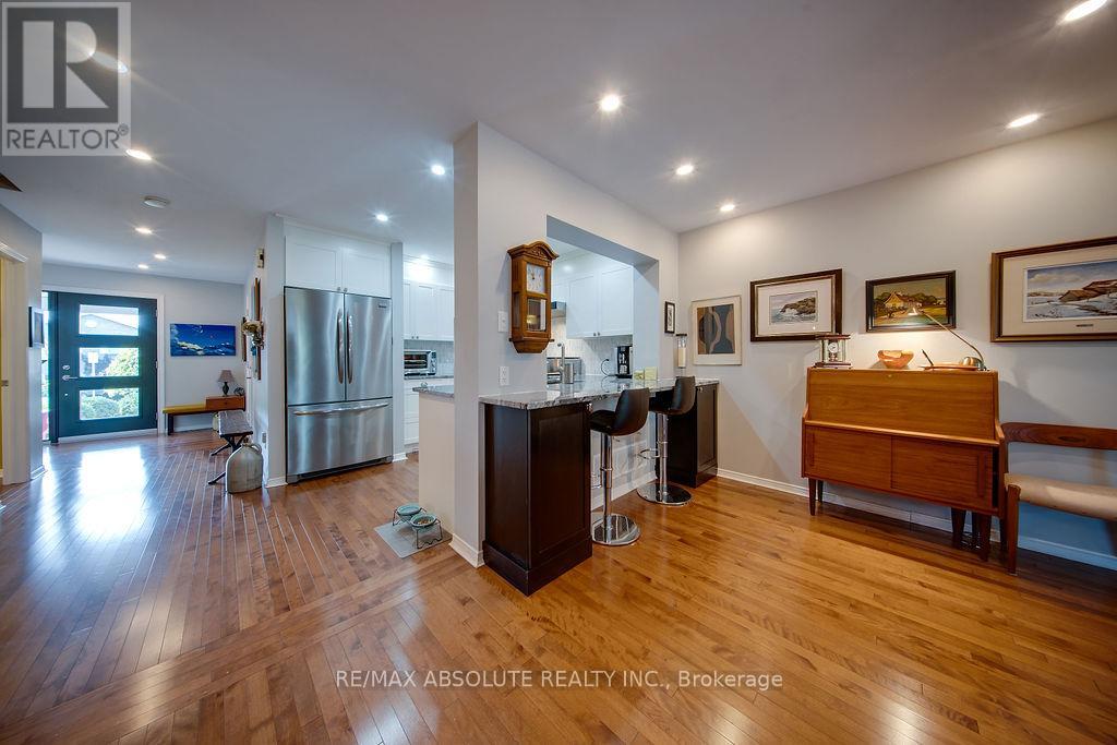 37 Randall James Drive, Ottawa, Ontario  K2S 1L9 - Photo 9 - X12524630