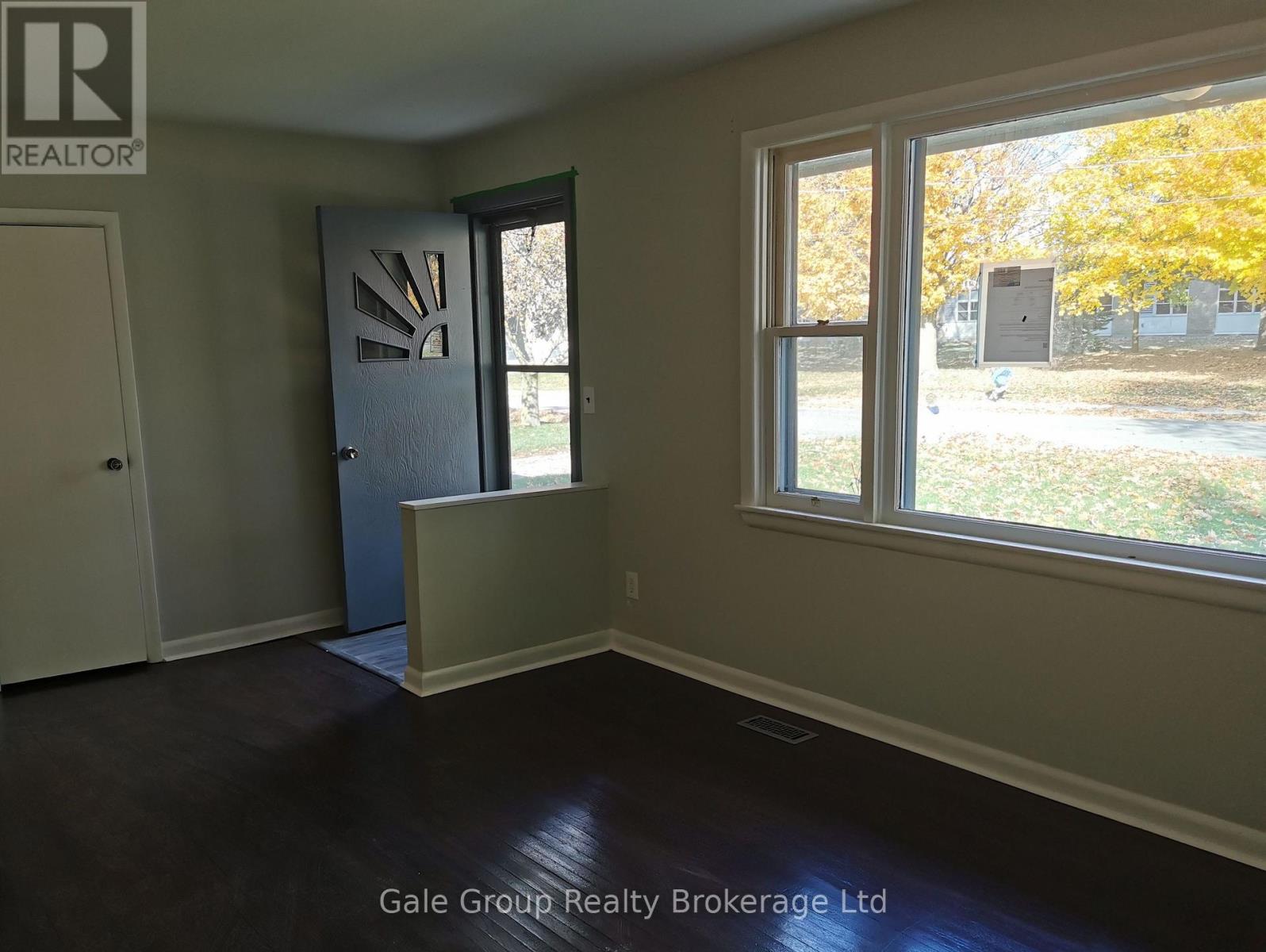 Upper - 74 Aileen Drive, Woodstock, Ontario N4S 4A1 - Photo 3 - X12524600