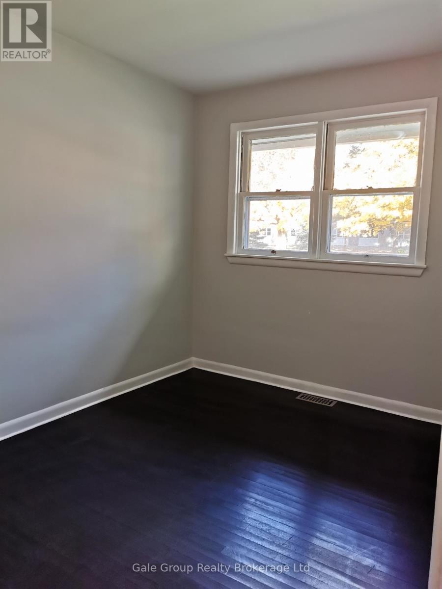 Upper - 74 Aileen Drive, Woodstock, Ontario N4S 4A1 - Photo 4 - X12524600