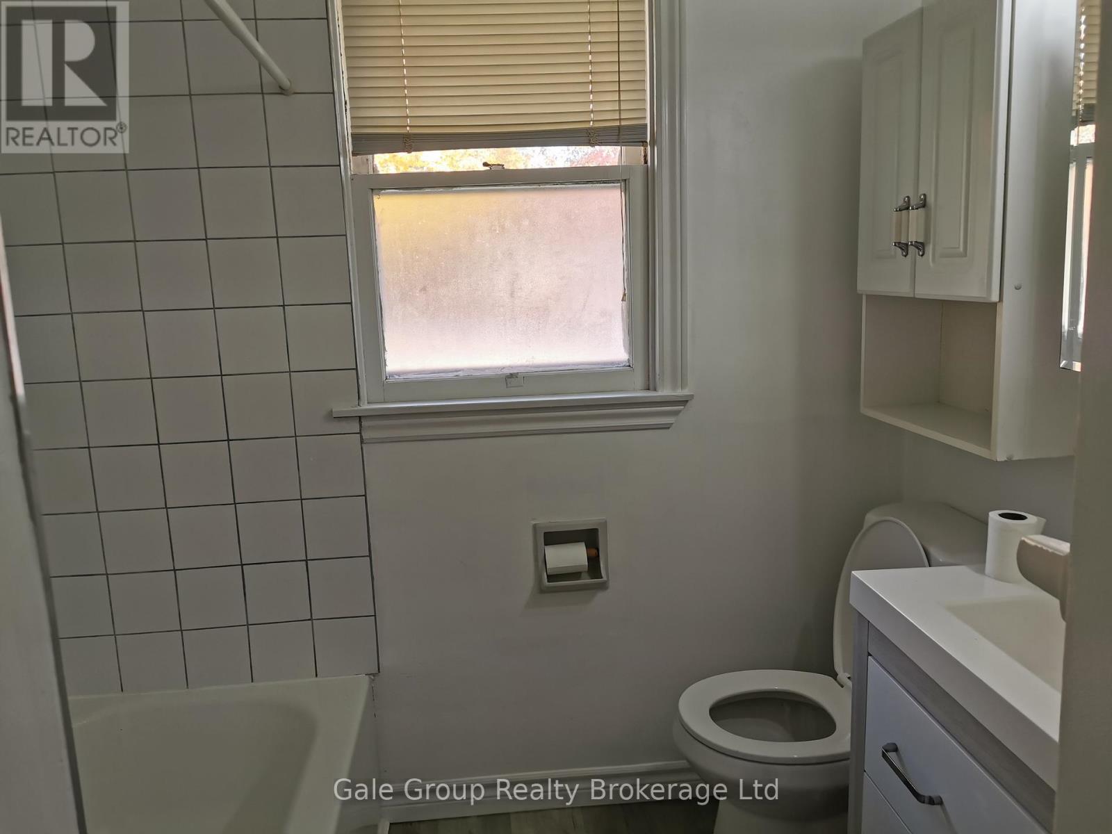 Upper - 74 Aileen Drive, Woodstock, Ontario N4S 4A1 - Photo 5 - X12524600