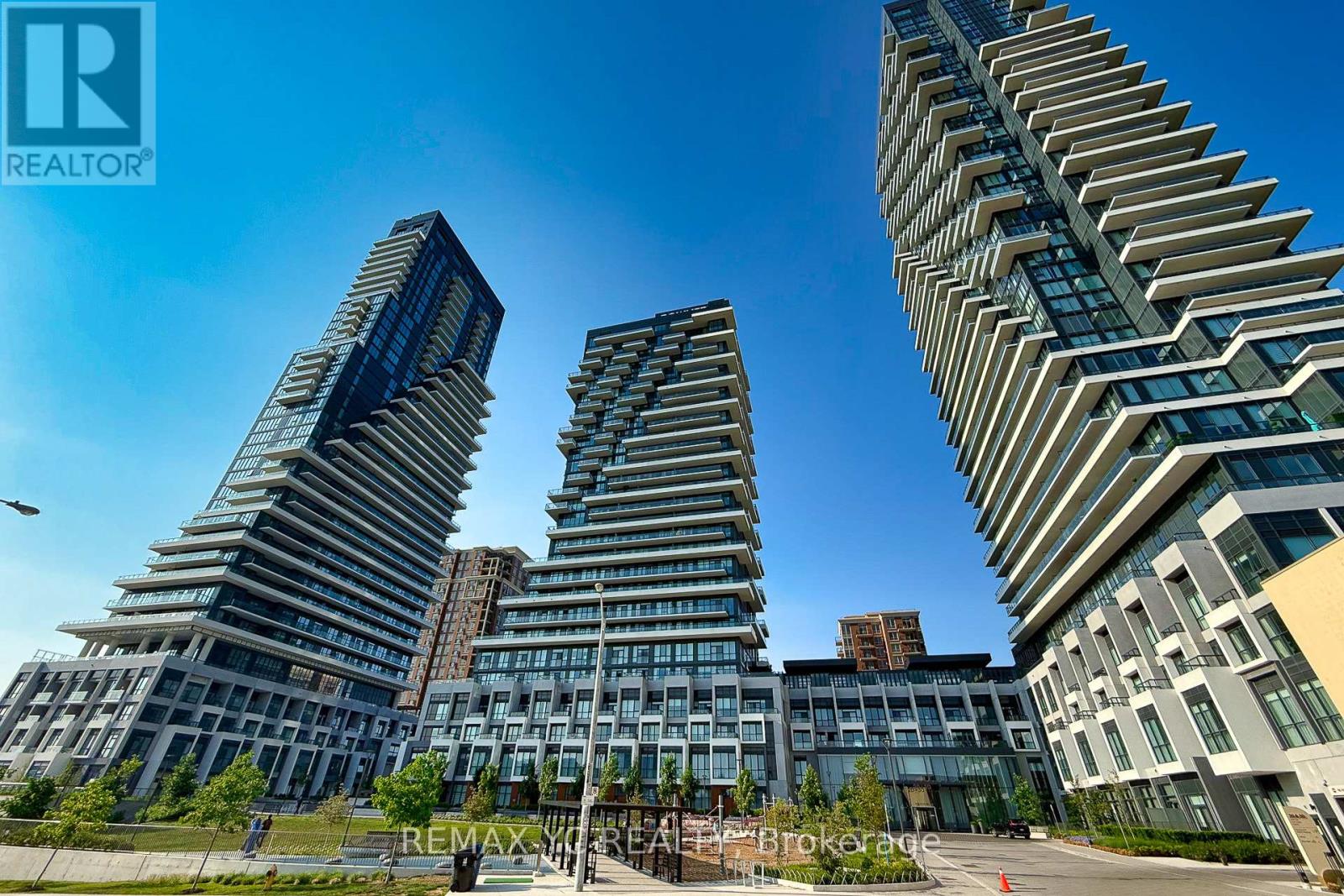 436 - 20 INN ON THE PARK, Toronto, Ontario