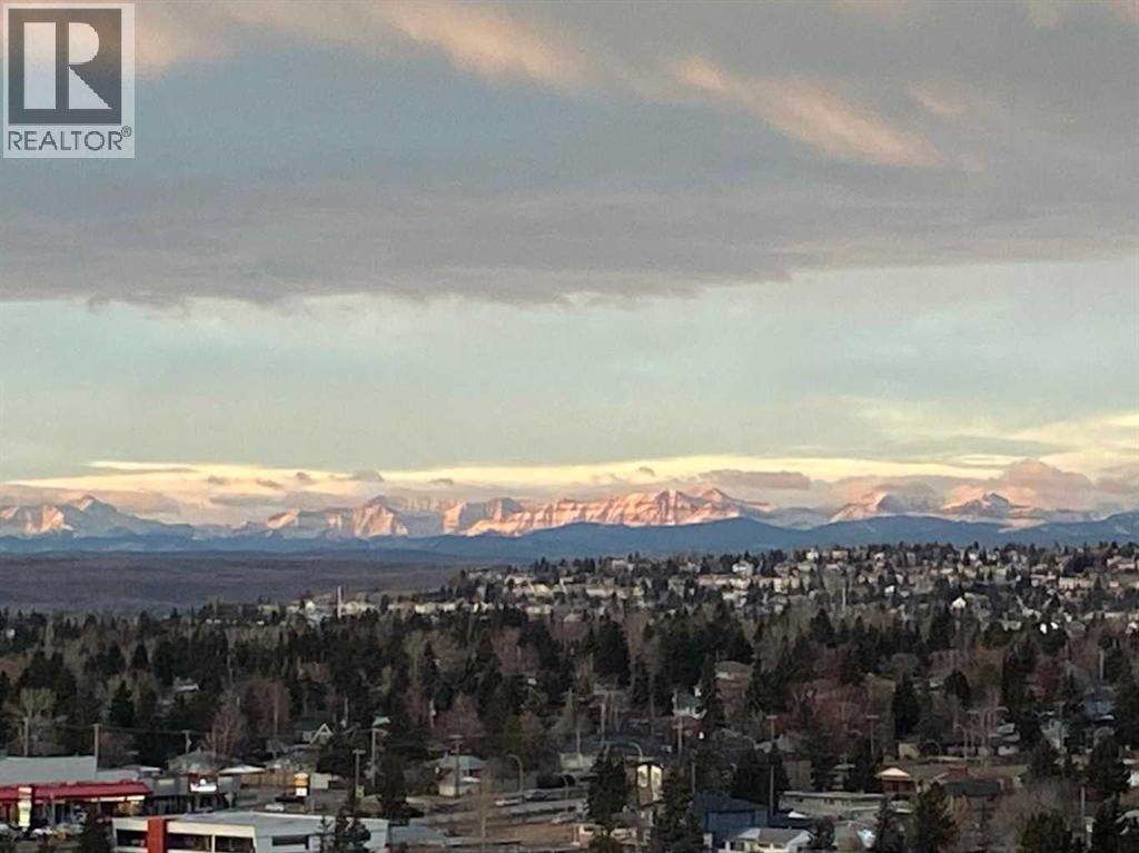 Property at 2005, 77 Spruce Place SW image 2