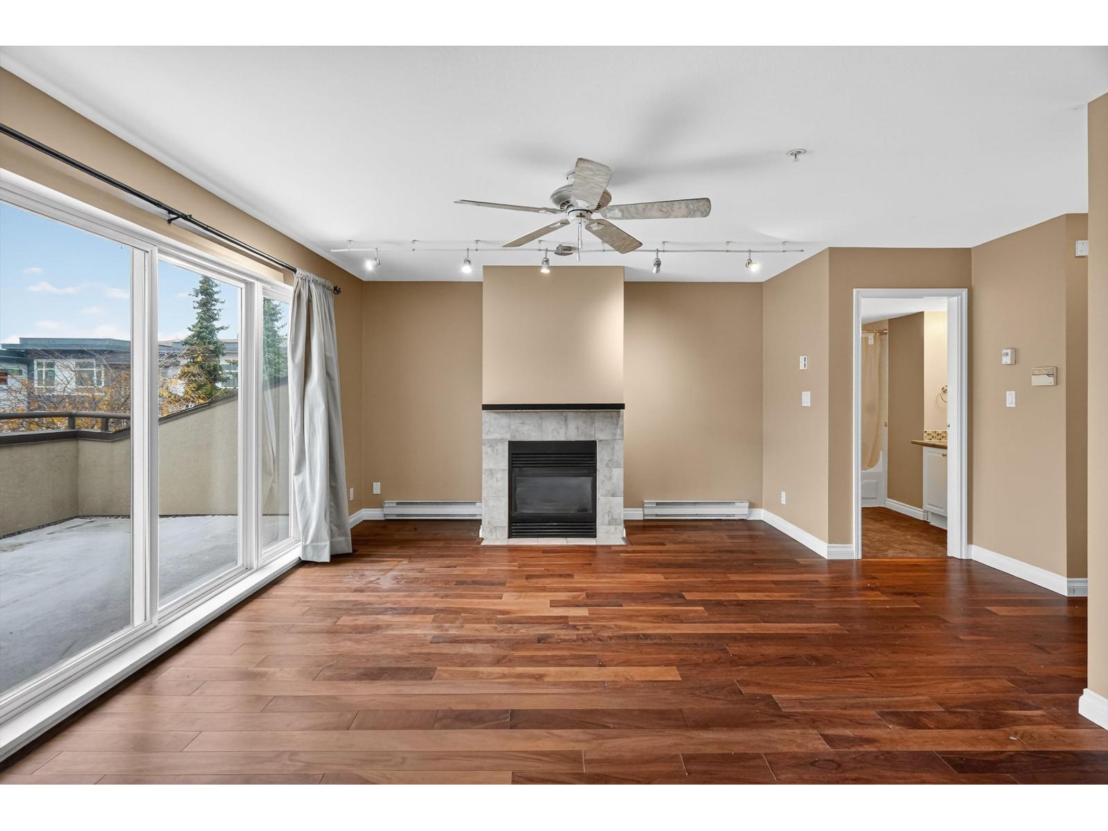 405 7505 138 Street, Surrey, British Columbia  V3W 0W6 - Photo 3 - R3064164