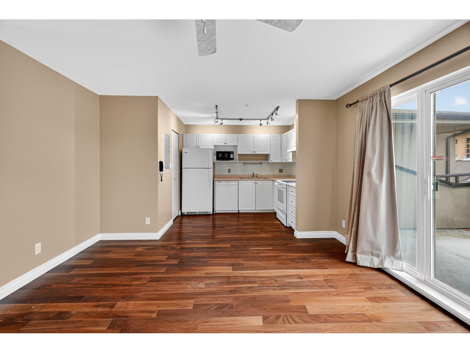 405 7505 138 Street, Surrey, British Columbia  V3W 0W6 - Photo 8 - R3064164