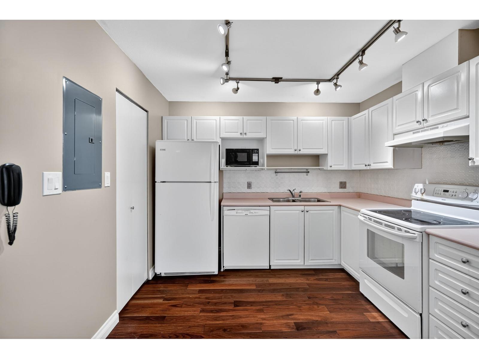 405 7505 138 Street, Surrey, British Columbia  V3W 0W6 - Photo 9 - R3064164