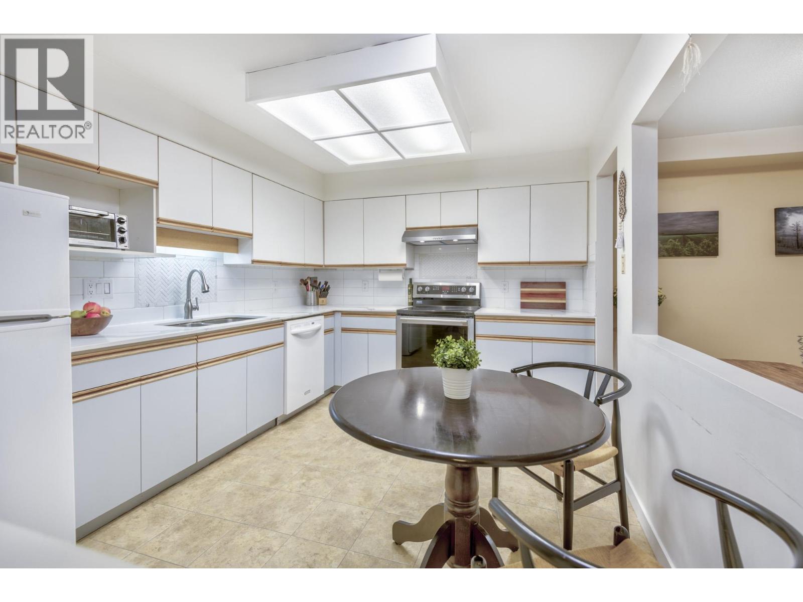 102 501 Cochrane Avenue, Coquitlam, British Columbia  V3J 7W5 - Photo 4 - R3058031