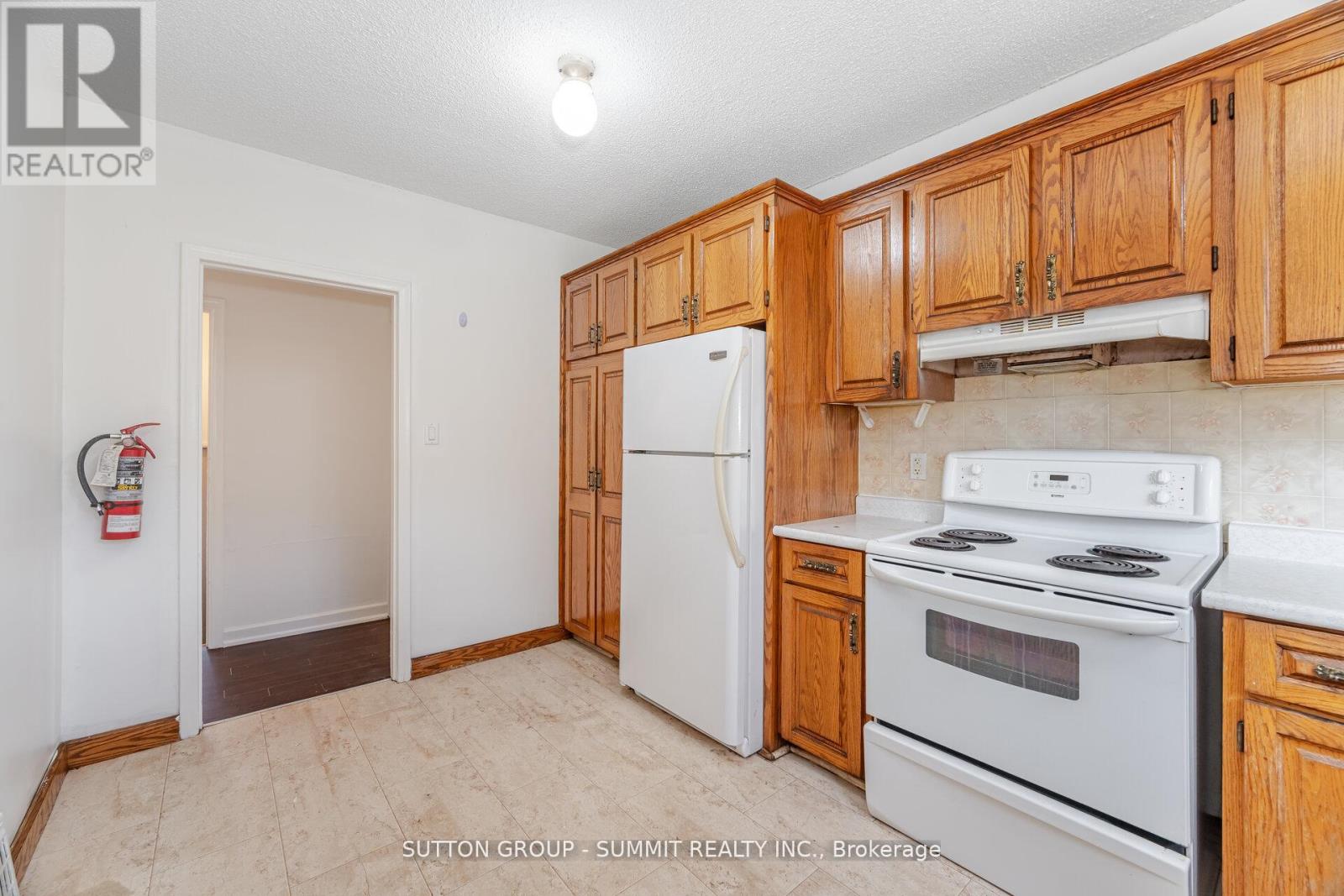 56 Ash Crescent, Toronto, Ontario  M8W 1E6 - Photo 14 - W12524594