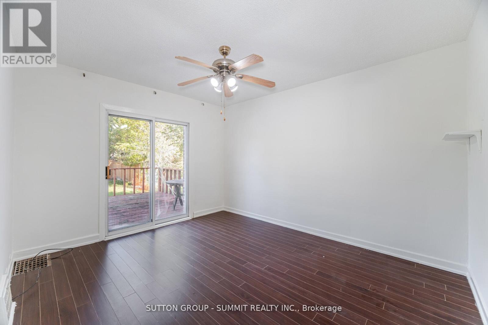 56 Ash Crescent, Toronto, Ontario  M8W 1E6 - Photo 15 - W12524594