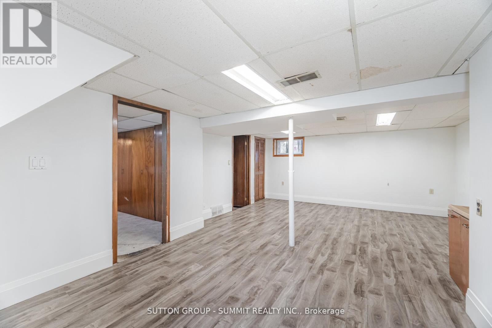 56 Ash Crescent, Toronto, Ontario  M8W 1E6 - Photo 22 - W12524594