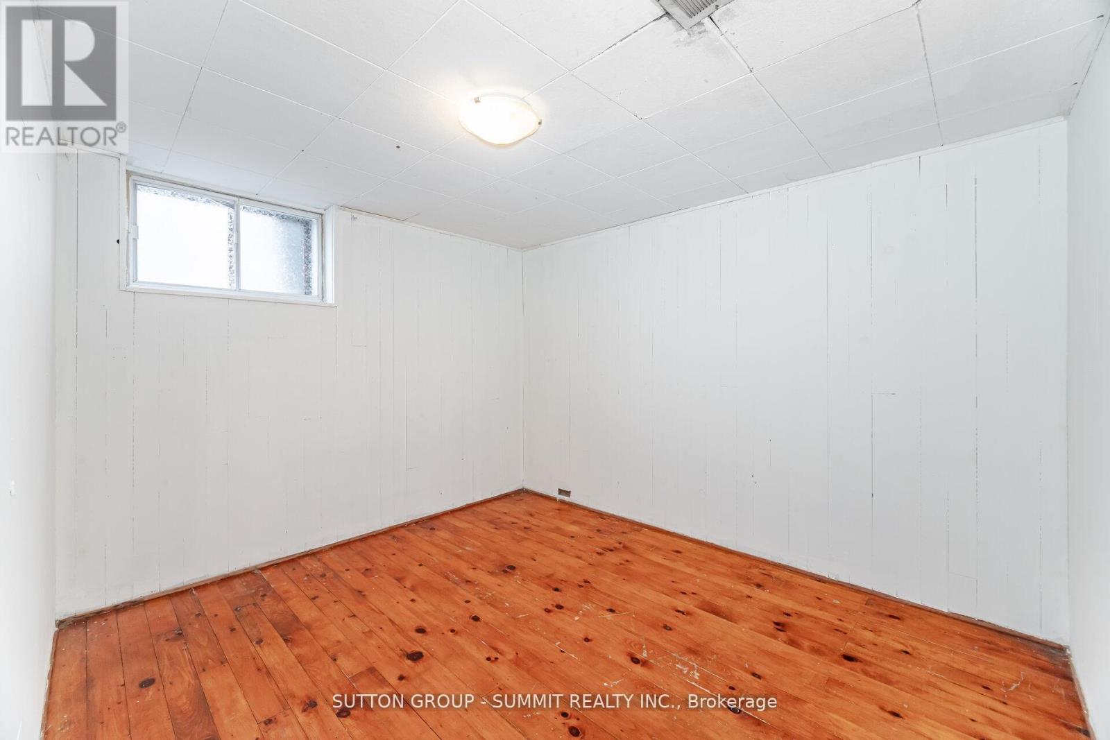 56 Ash Crescent, Toronto, Ontario  M8W 1E6 - Photo 25 - W12524594