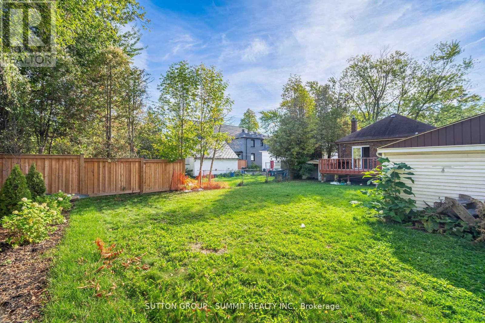 56 Ash Crescent, Toronto, Ontario  M8W 1E6 - Photo 31 - W12524594