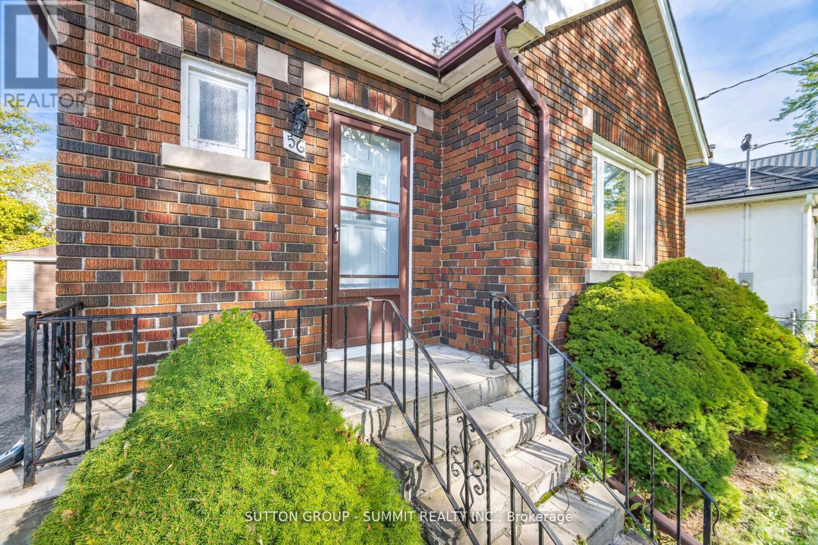 56 Ash Crescent, Toronto, Ontario  M8W 1E6 - Photo 5 - W12524594