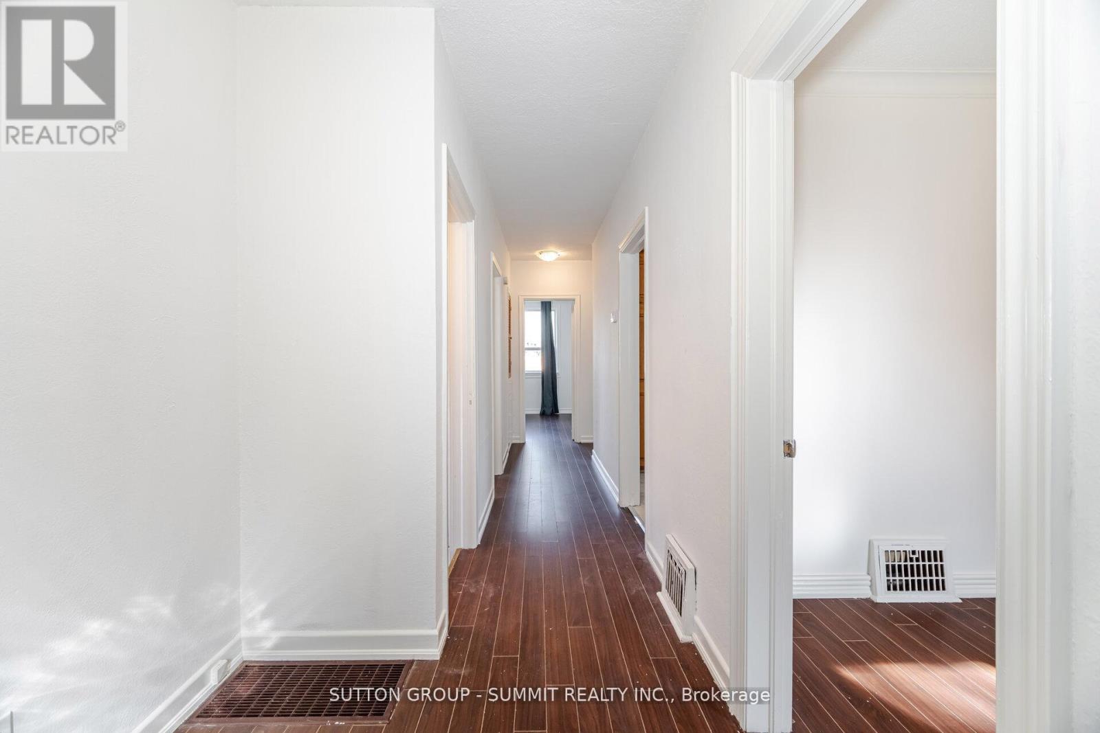 56 Ash Crescent, Toronto, Ontario  M8W 1E6 - Photo 7 - W12524594