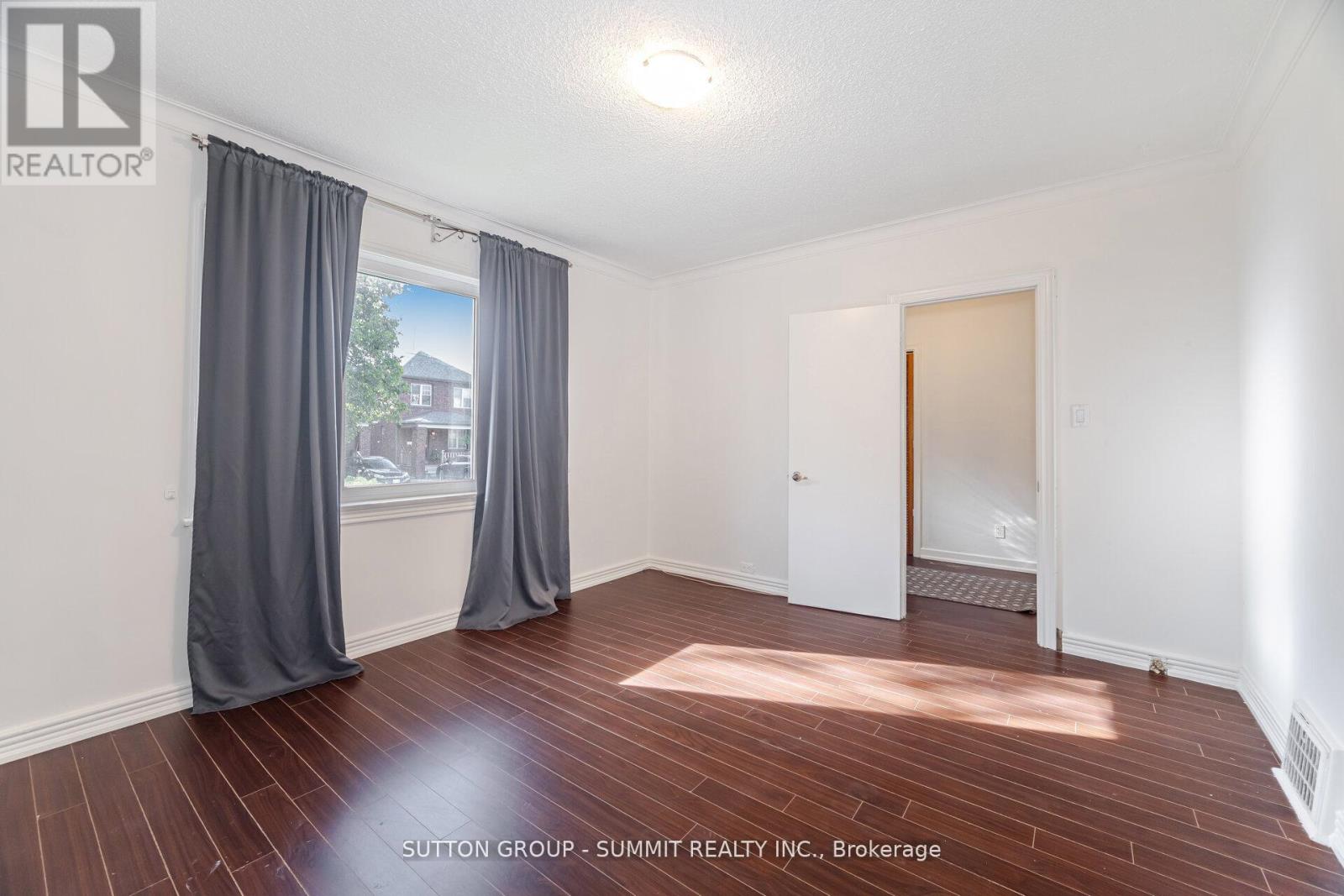 56 Ash Crescent, Toronto, Ontario  M8W 1E6 - Photo 9 - W12524594