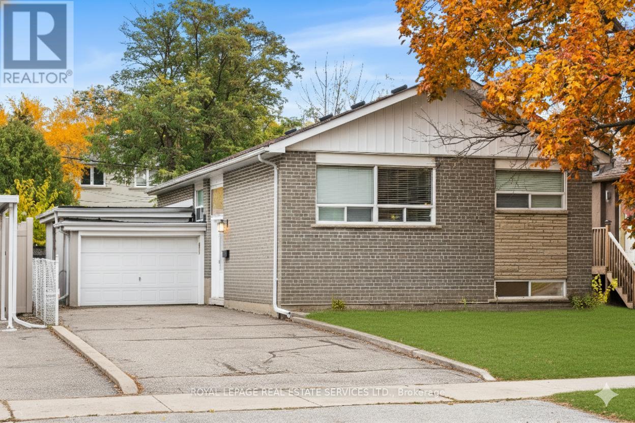 LOWER - 39 RANGOON ROAD, Toronto, Ontario