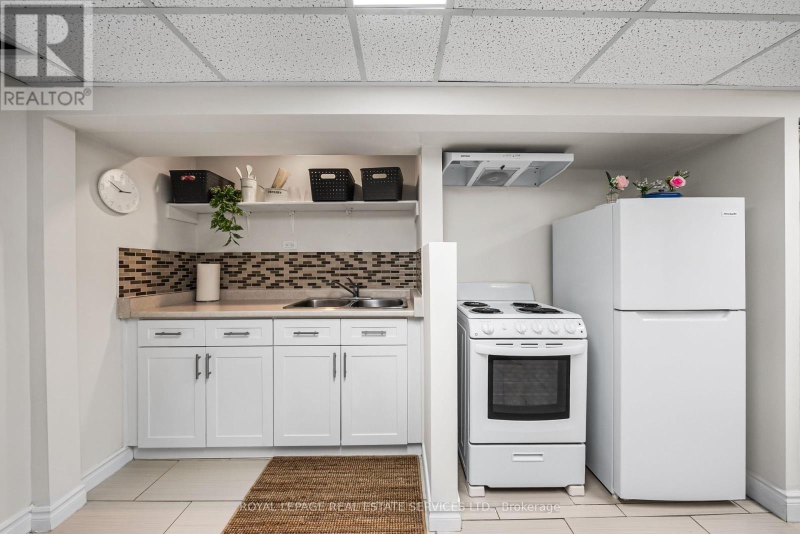 Lower - 39 Rangoon Road, Toronto, Ontario  M9C 4N5 - Photo 10 - W12524620