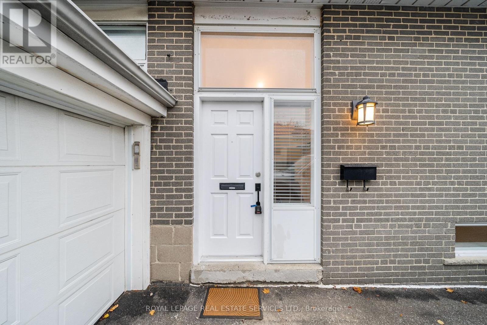 Lower - 39 Rangoon Road, Toronto, Ontario  M9C 4N5 - Photo 2 - W12524620