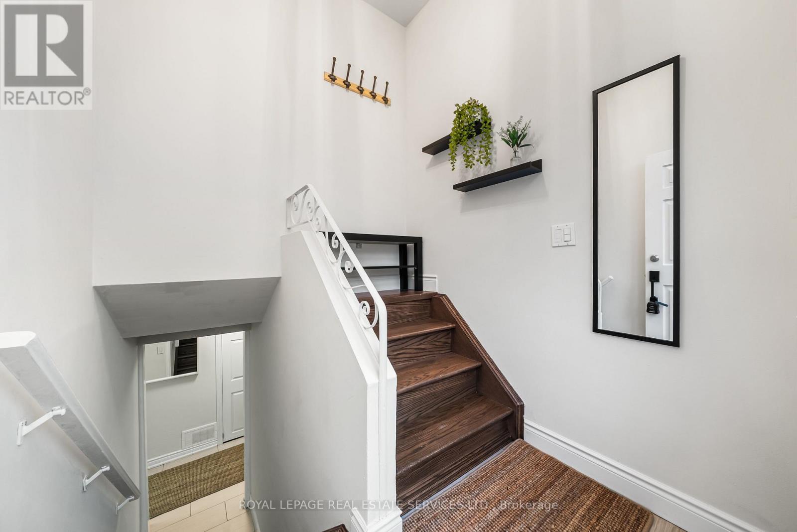 Lower - 39 Rangoon Road, Toronto, Ontario  M9C 4N5 - Photo 3 - W12524620