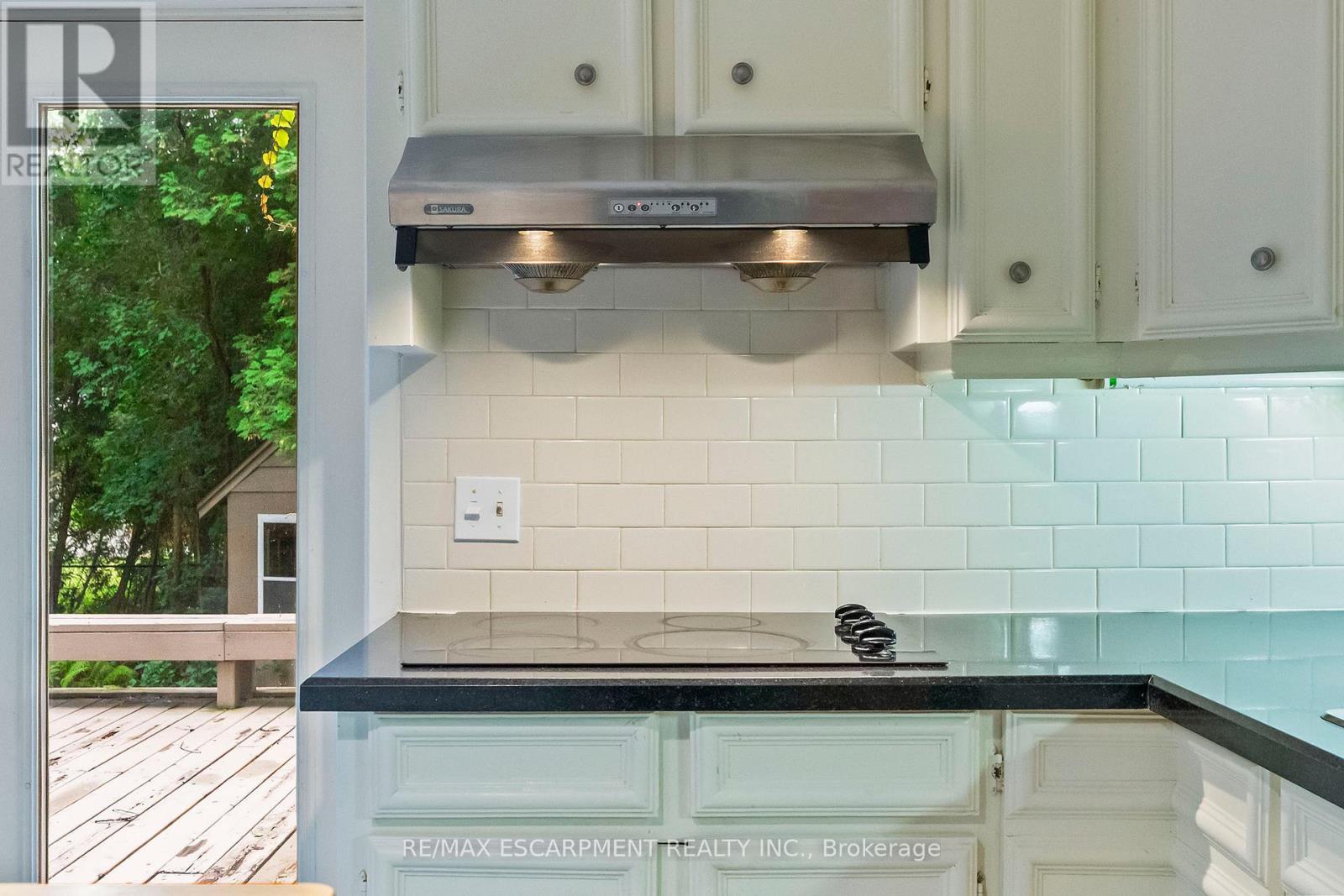 330 Poplar Drive, Oakville, Ontario  L6J 4E1 - Photo 11 - W12524650