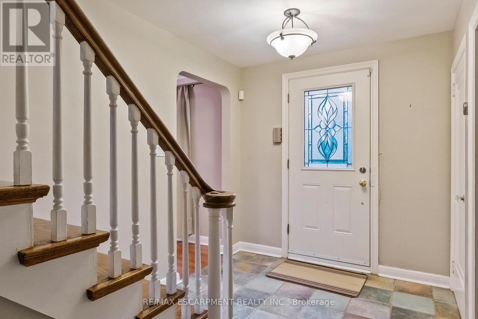 330 Poplar Drive, Oakville, Ontario  L6J 4E1 - Photo 3 - W12524650