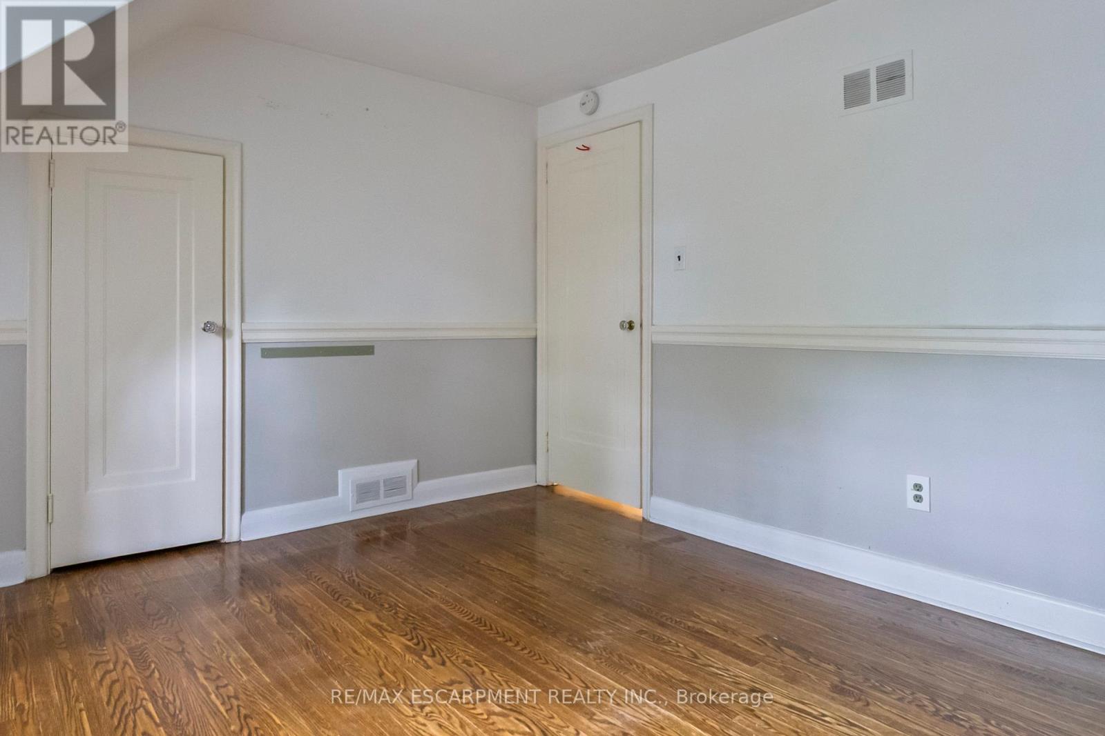 330 Poplar Drive, Oakville, Ontario  L6J 4E1 - Photo 31 - W12524650