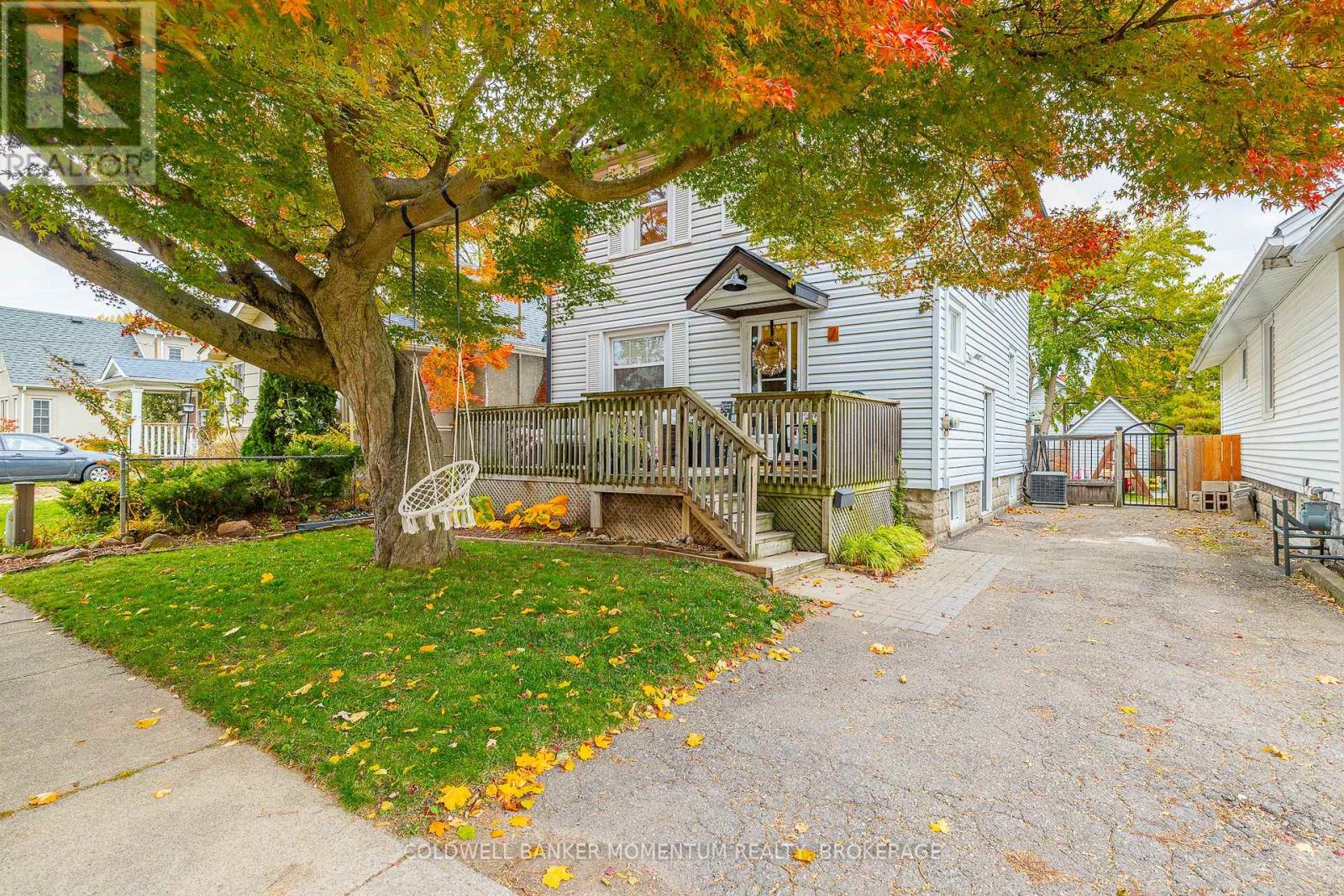 7 Linwood Street, St. Catharines, Ontario L2R 1H2 - Photo 2 - X12524684