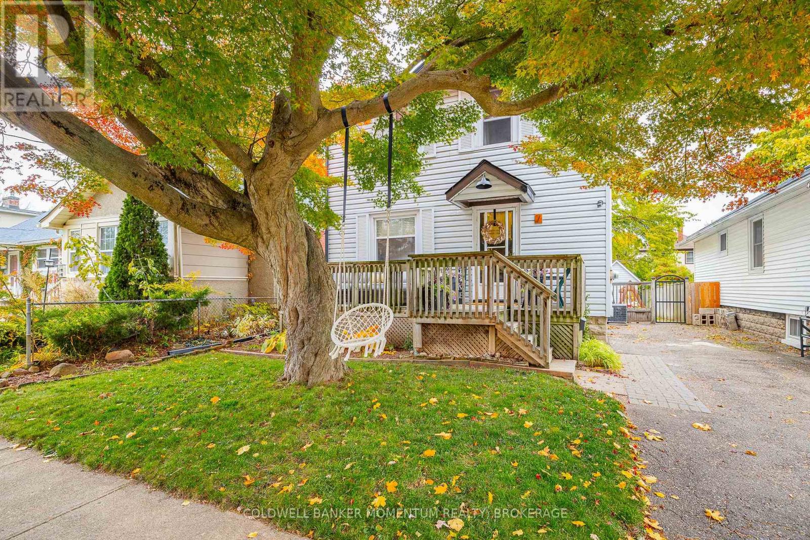 7 Linwood Street, St. Catharines, Ontario L2R 1H2 - Photo 3 - X12524684