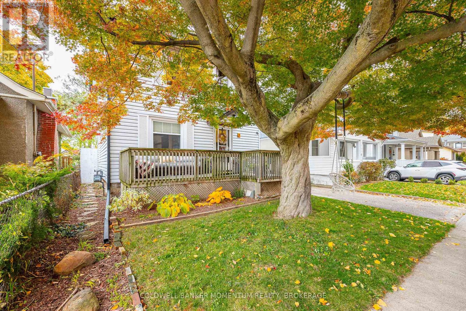 7 Linwood Street, St. Catharines, Ontario L2R 1H2 - Photo 4 - X12524684