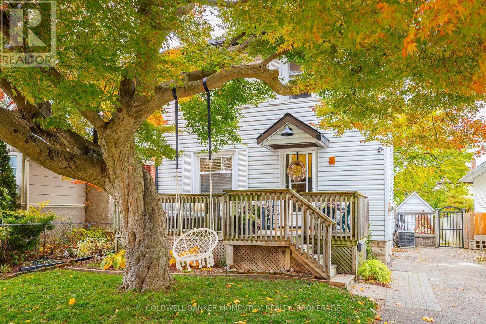 7 Linwood Street, St. Catharines, Ontario L2R 1H2 - Photo 6 - X12524684