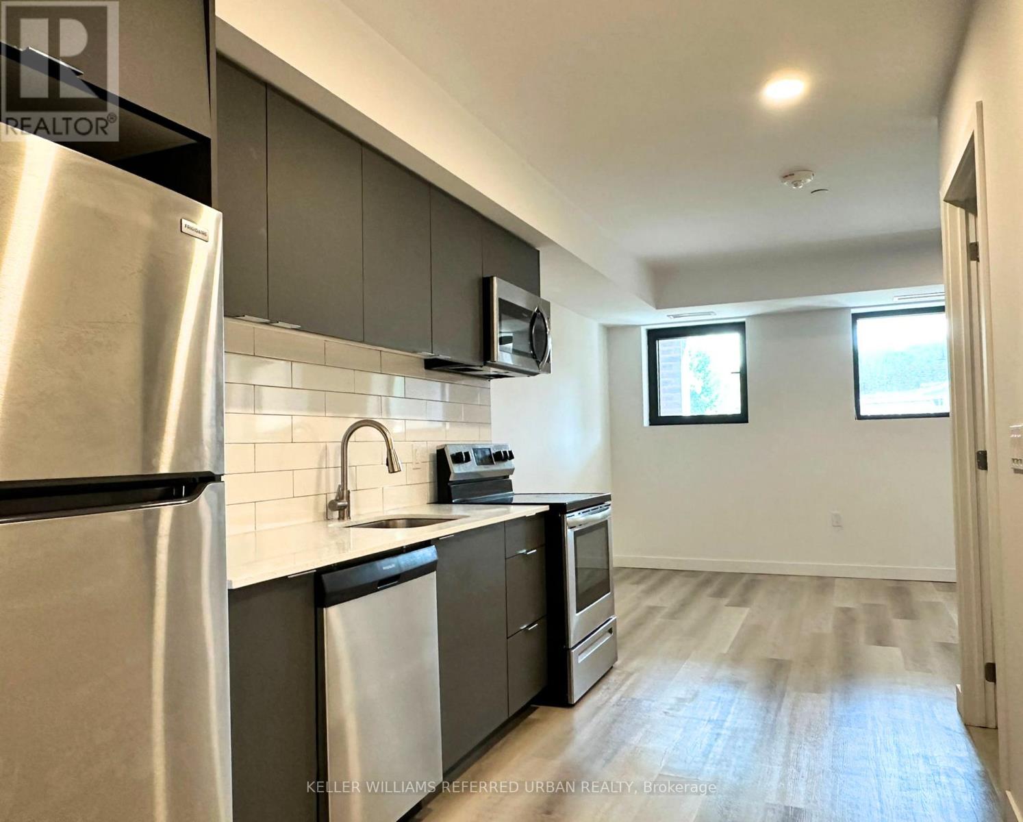 102 - 325 University Avenue, Cobourg, Ontario  K9A 2H9 - Photo 4 - X12524604