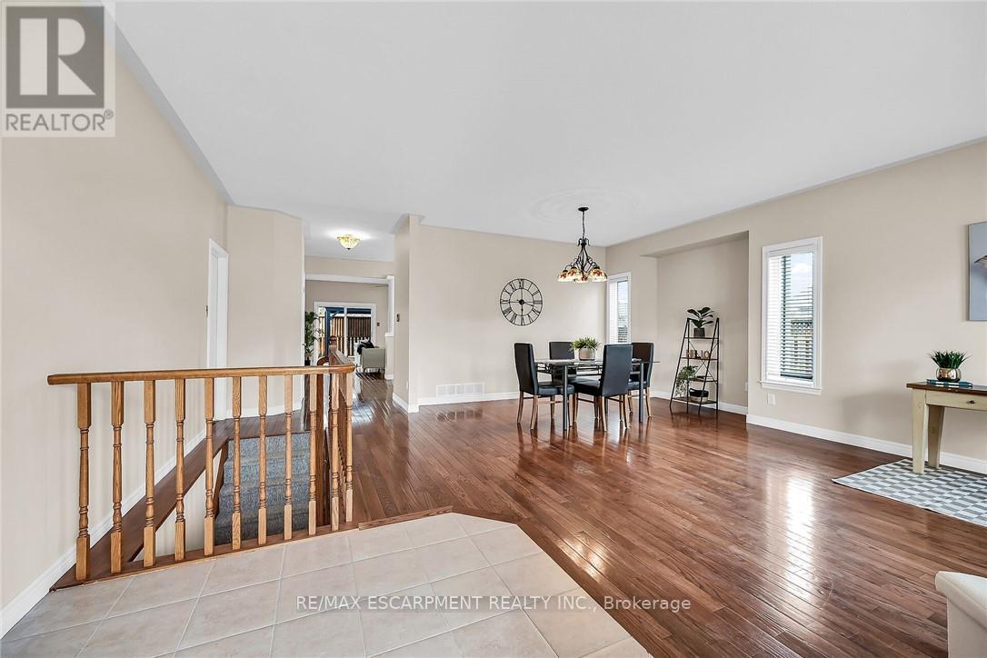 20 Oak Crescent, Haldimand, Ontario  N0A 1H0 - Photo 5 - X12524612