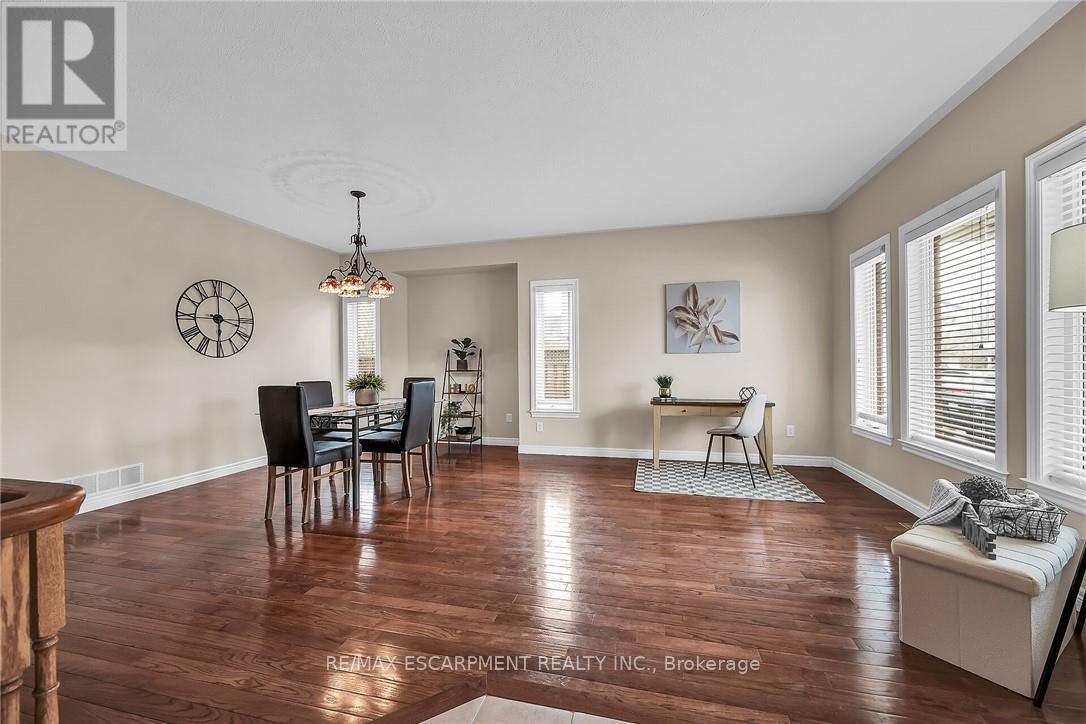 20 Oak Crescent, Haldimand, Ontario  N0A 1H0 - Photo 6 - X12524612